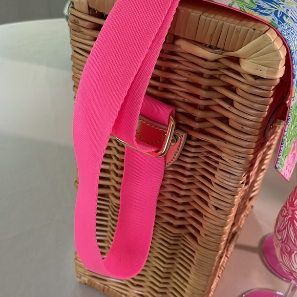 Lilly Pulitzer Wine Basket with Glasses and Wine Bottle Stopper, New Condition - Picture 7 of 11